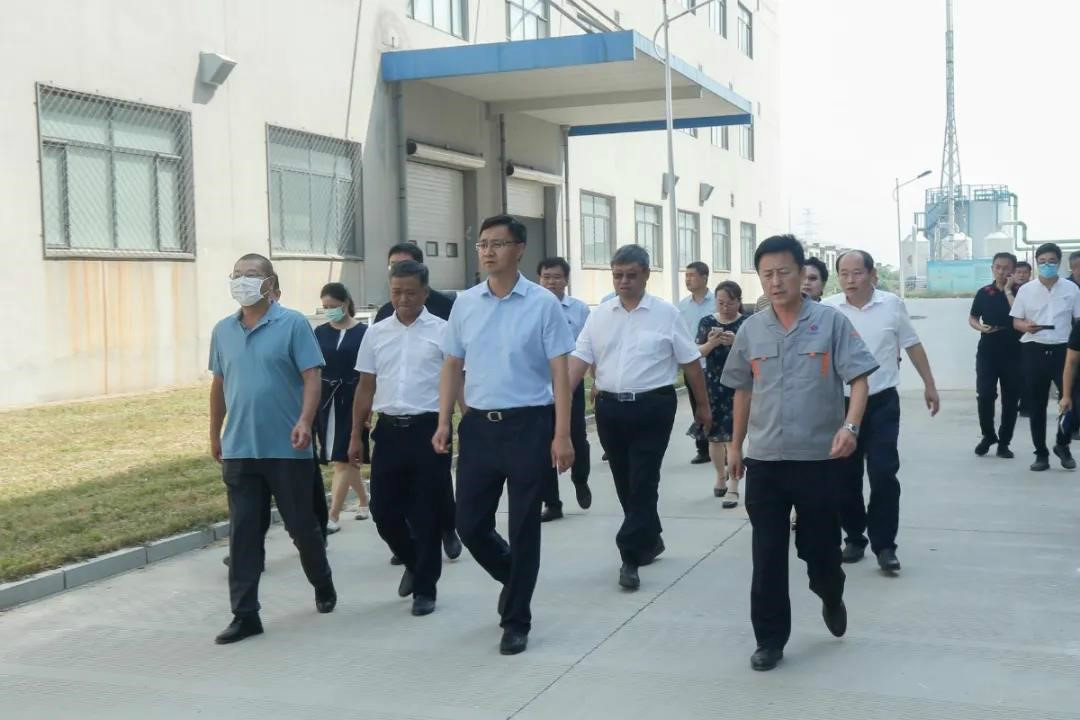 县长戚永和视察常山药业项目建设